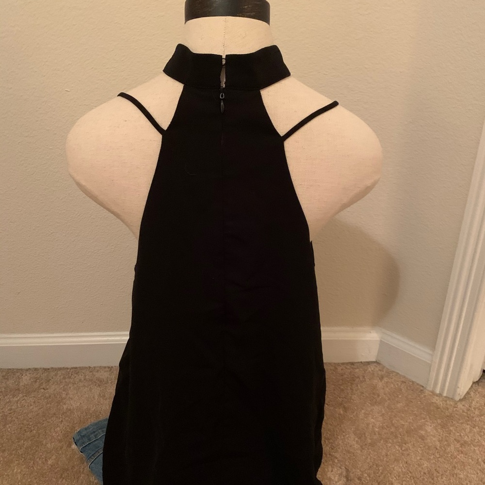 Woman’s top - Picture 2 of 3